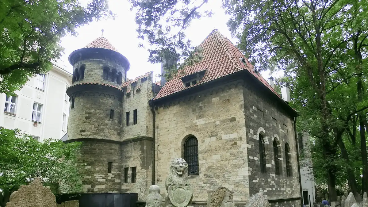 Private guide at the Old-New Synagogue on a Prague Jewish Quarter tour and museum visit