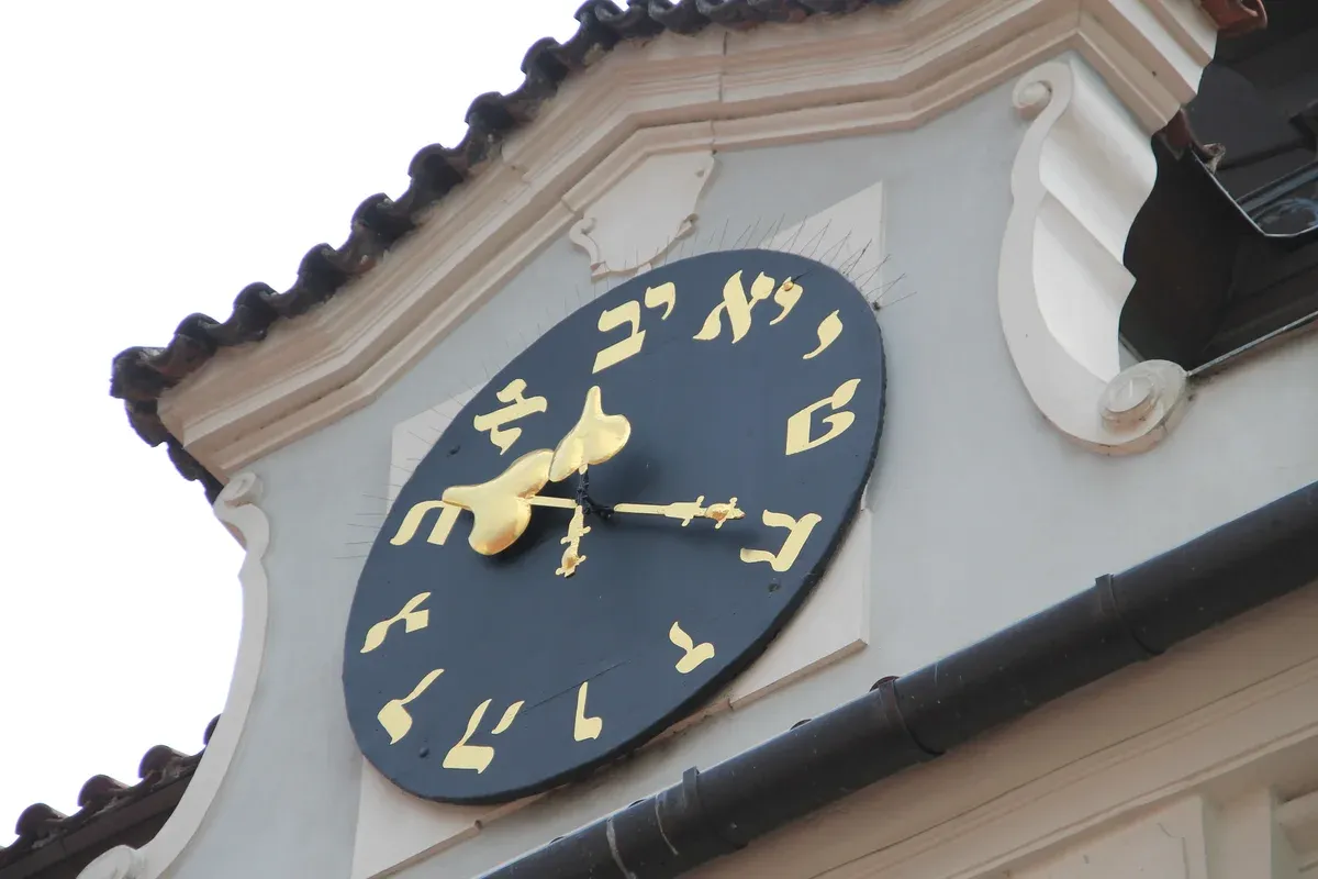 Hebrew-numeral clock on the Jewish Town Hall on a Prague Jewish Quarter tour with the museum