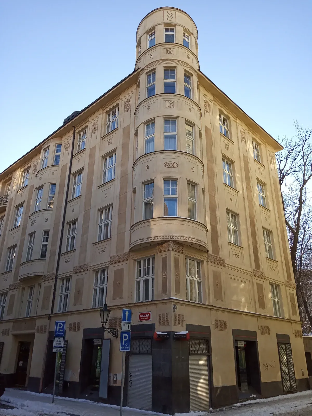 Corner building on Maiselova street near the museum entrances for a Prague Jewish Quarter tour ticket